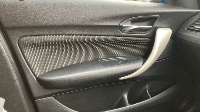 BMW 1 Series 118d SE 5dr [Nav] Step Auto Diesel Hatchback